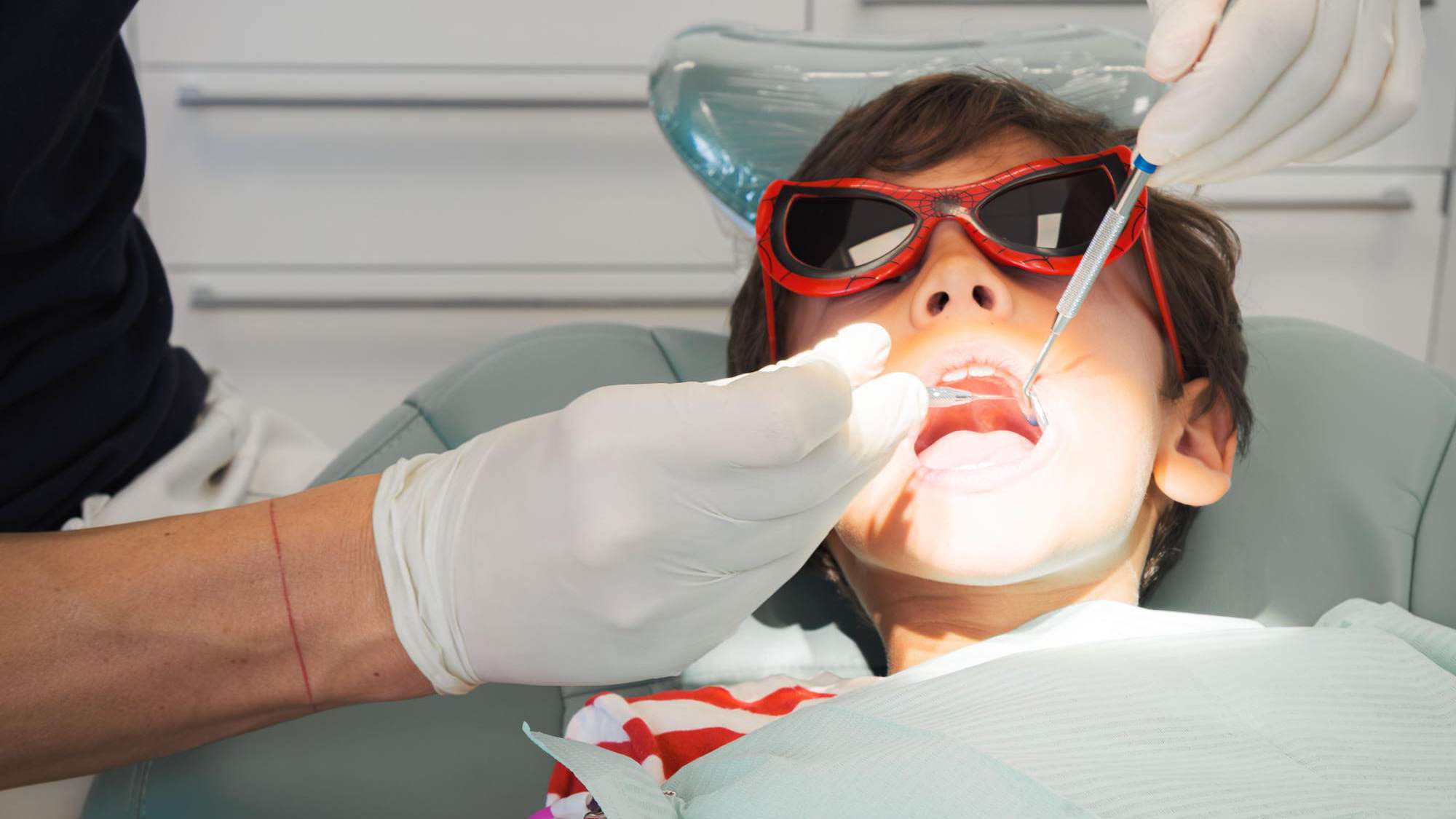 A che età hai portato tuo figlio dal dentista per la prima volta?